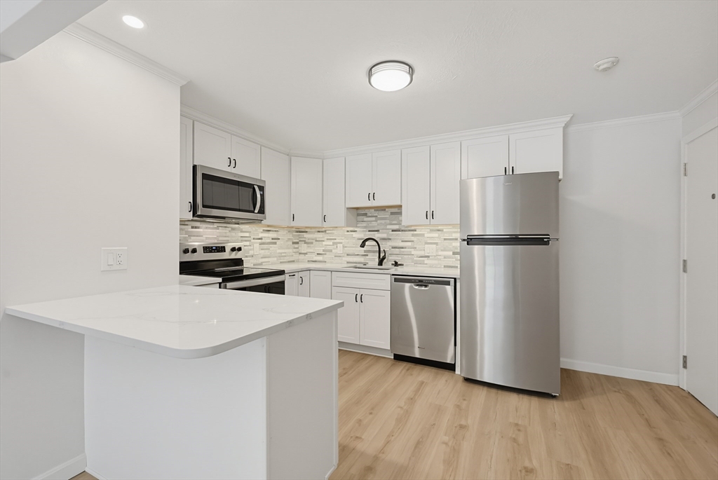 4 Hazelwood Ave # 11 Property Photo 19