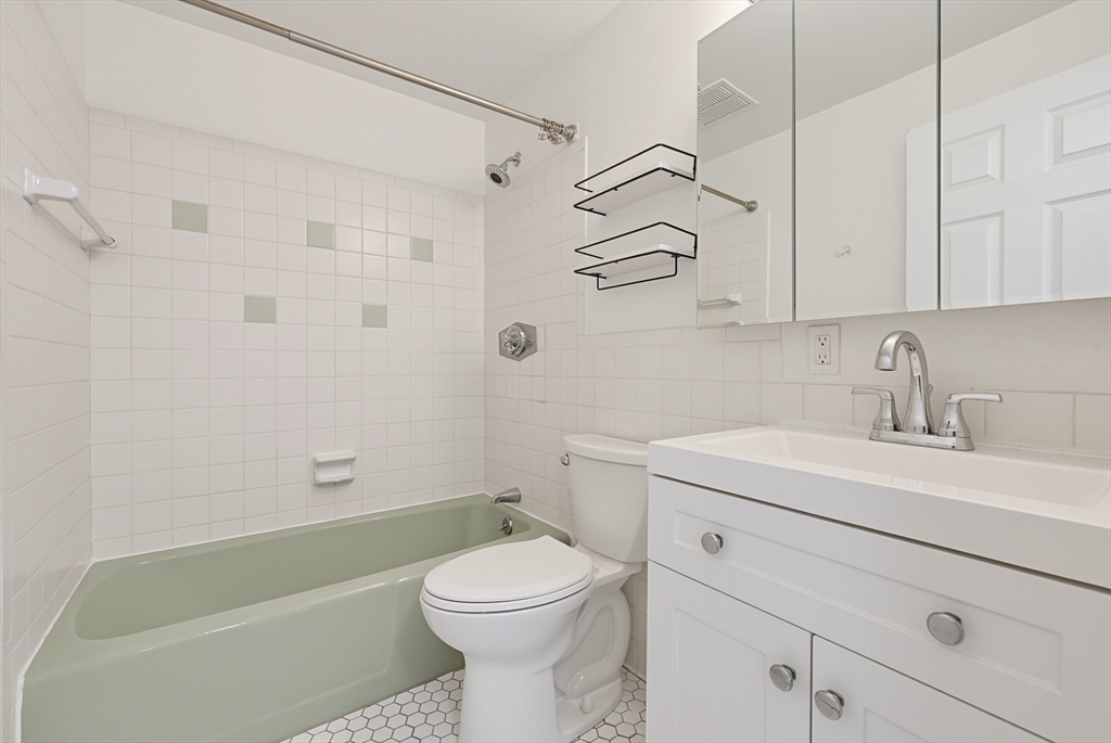 4 Hazelwood Ave # 11 Property Photo 25
