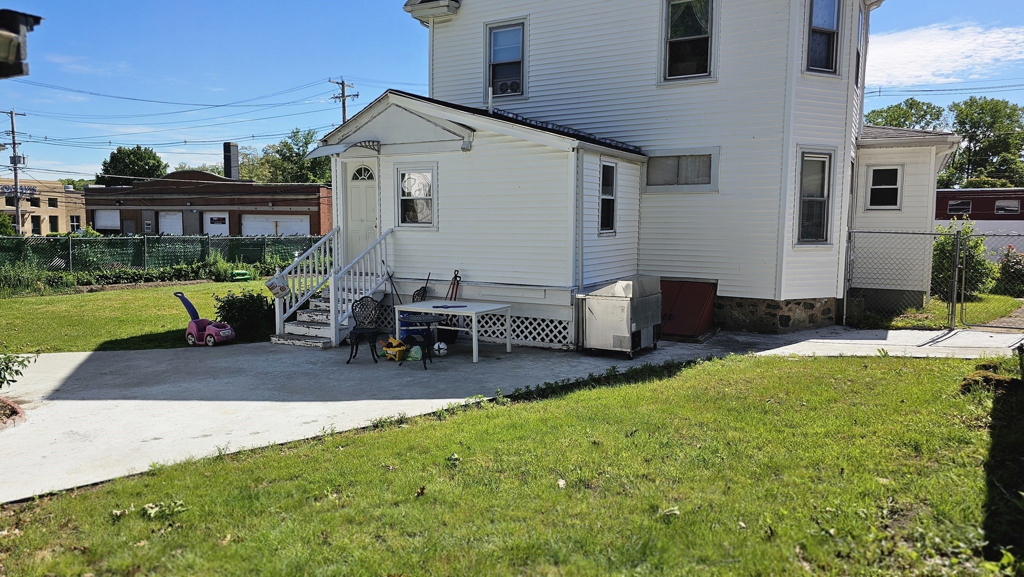 350 Washington St Property Photo 2
