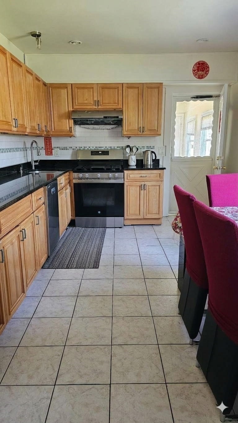 350 Washington St Property Photo 10