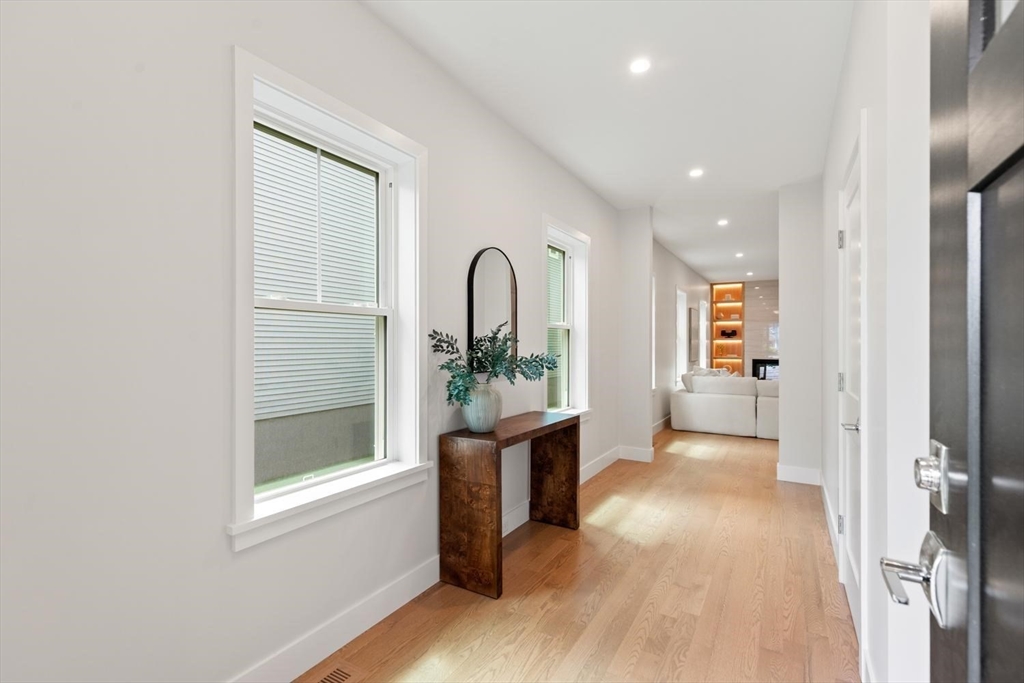 89 Spring St Property Photo 3