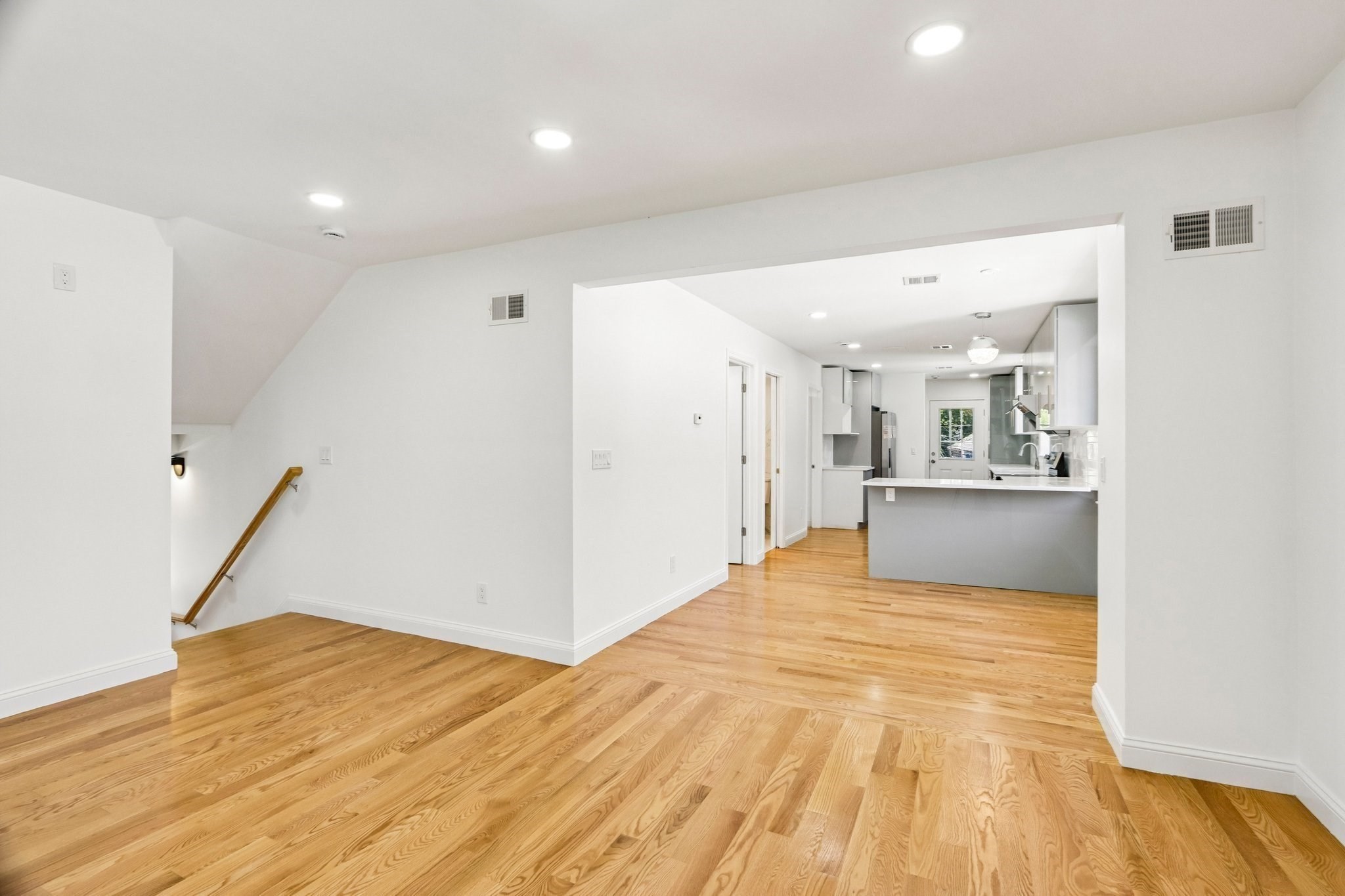 31 Coleman Rd # B Property Photo 5