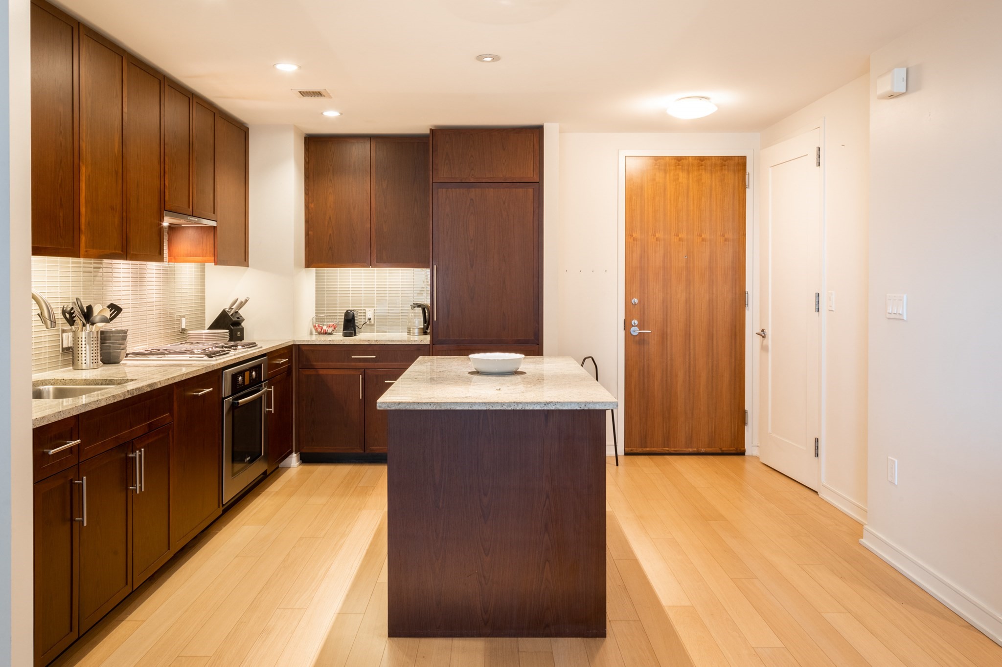 580 Washington St # 1414 Property Photo 5