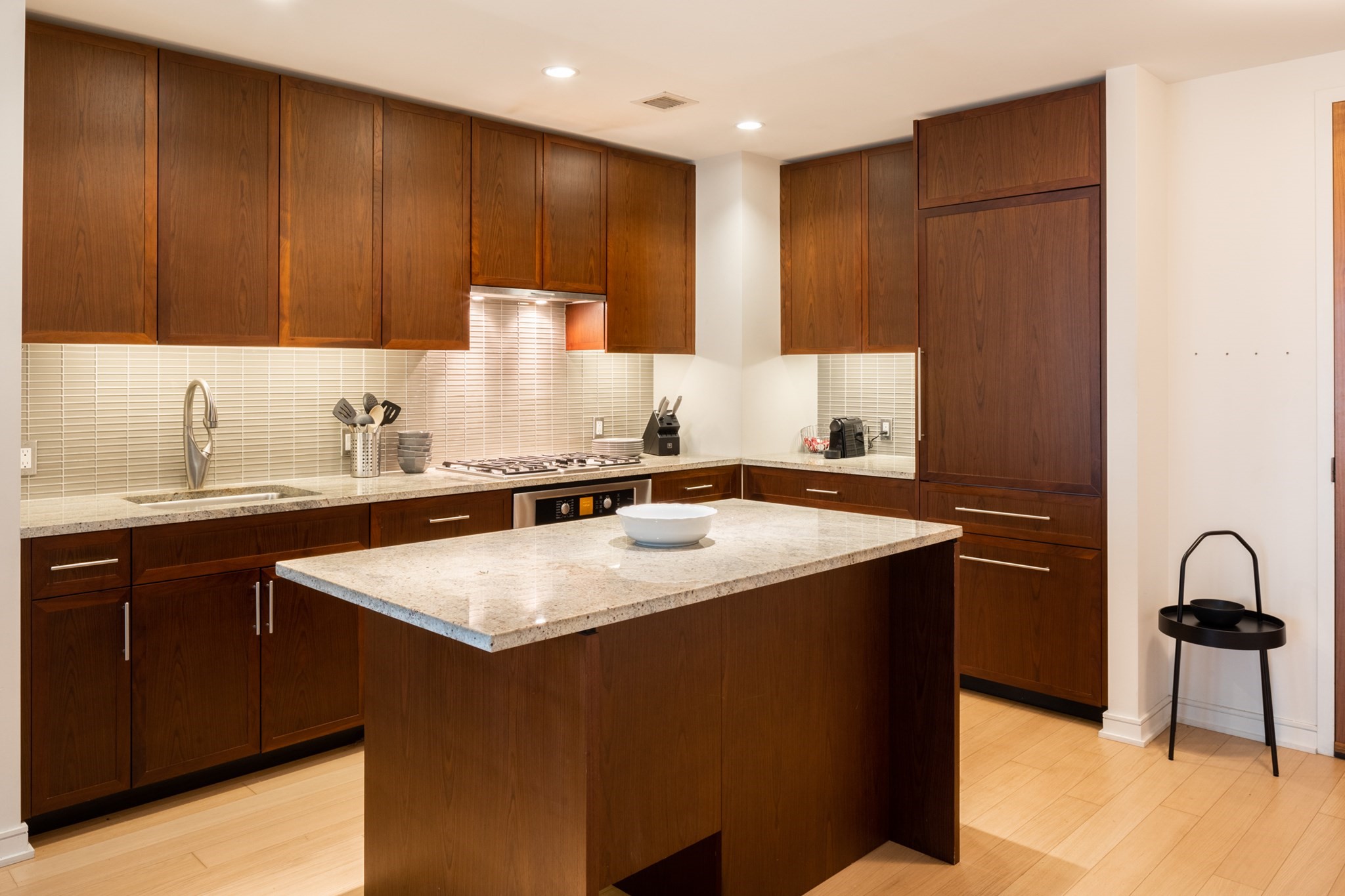 580 Washington St # 1414 Property Photo 6