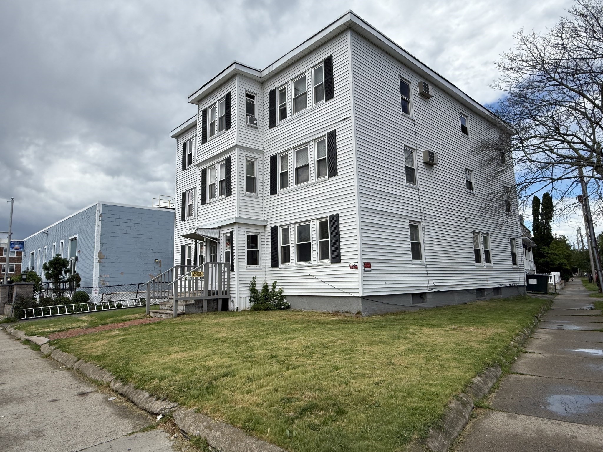 145 N Common Property Photo 1