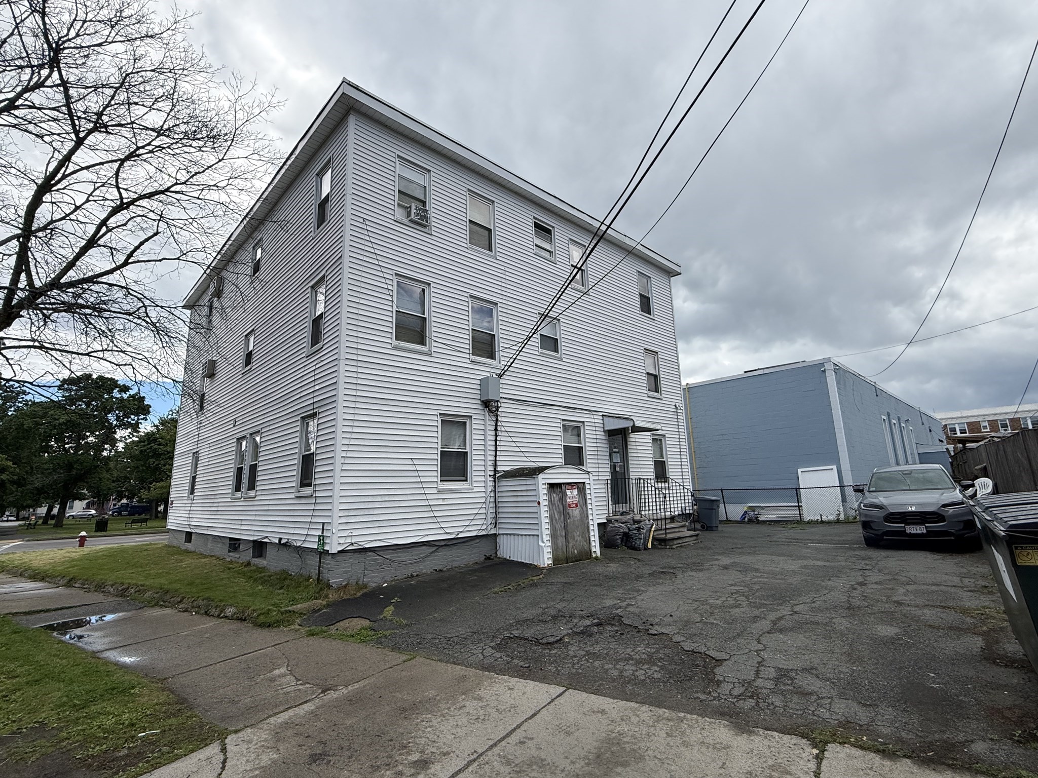 145 N Common Property Photo 4