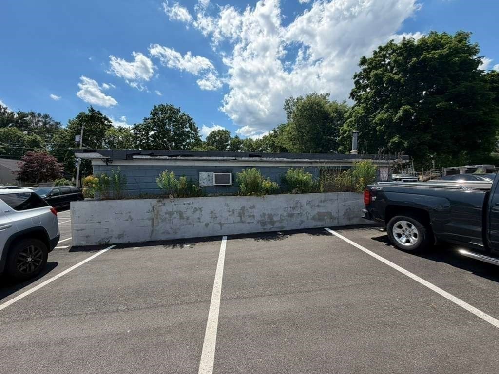 1637 Main St Property Photo 14