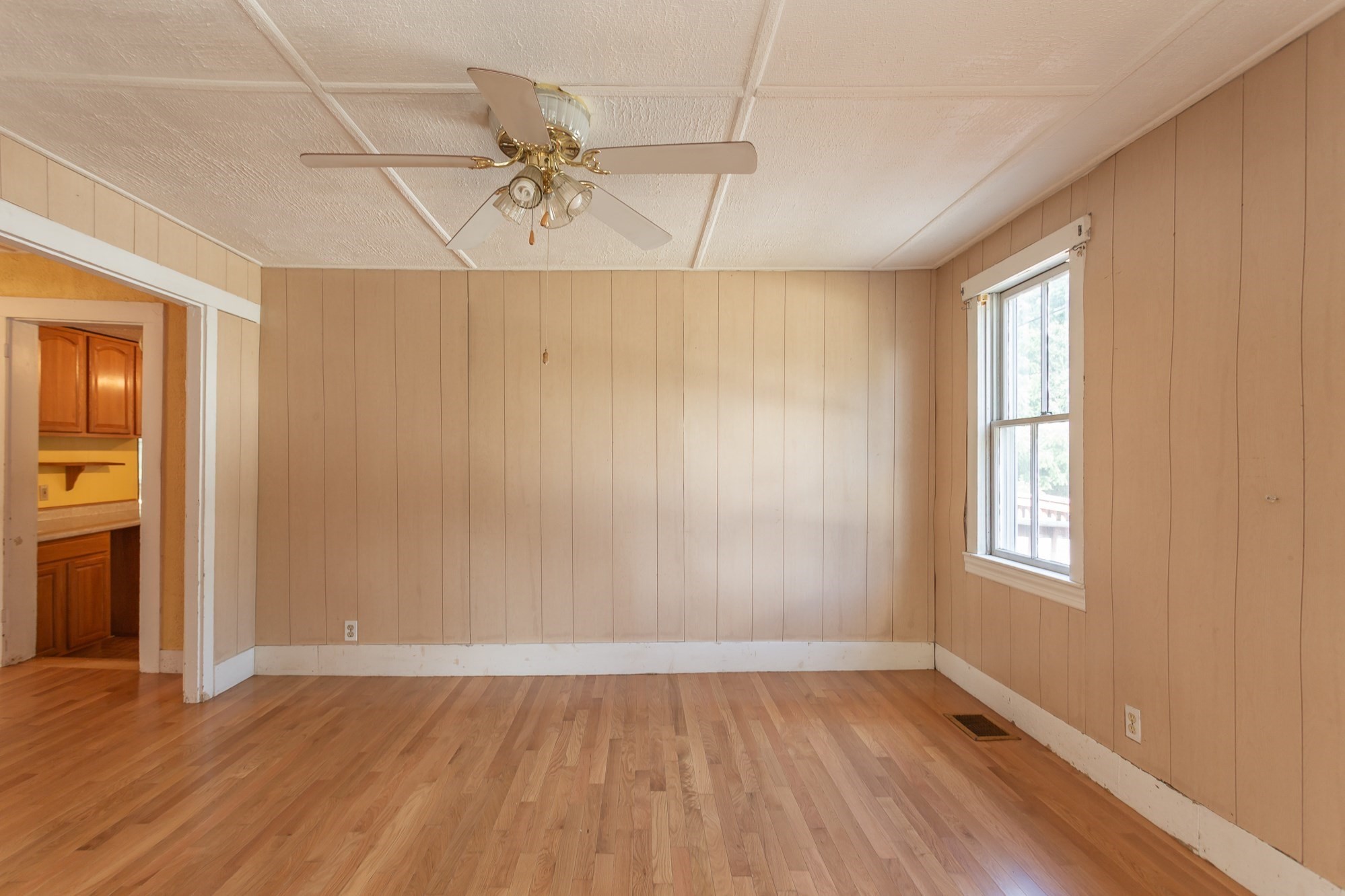 260 King Philip St Property Photo 4