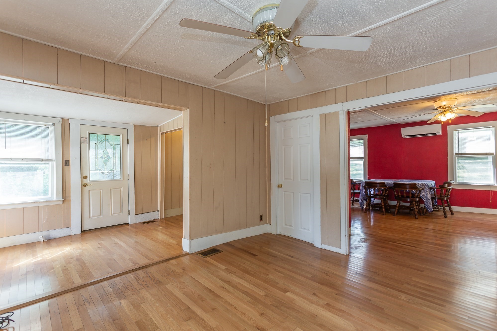 260 King Philip St Property Photo 5