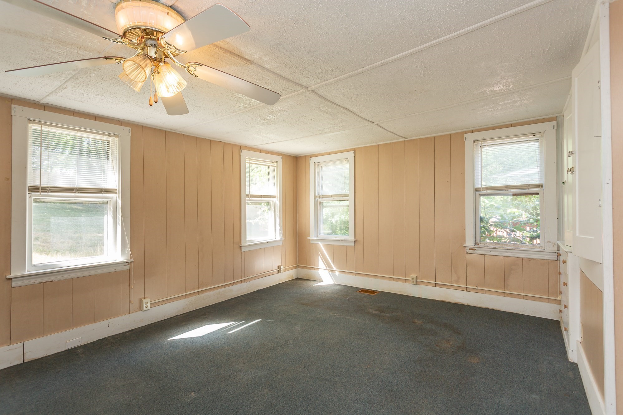 260 King Philip St Property Photo 12