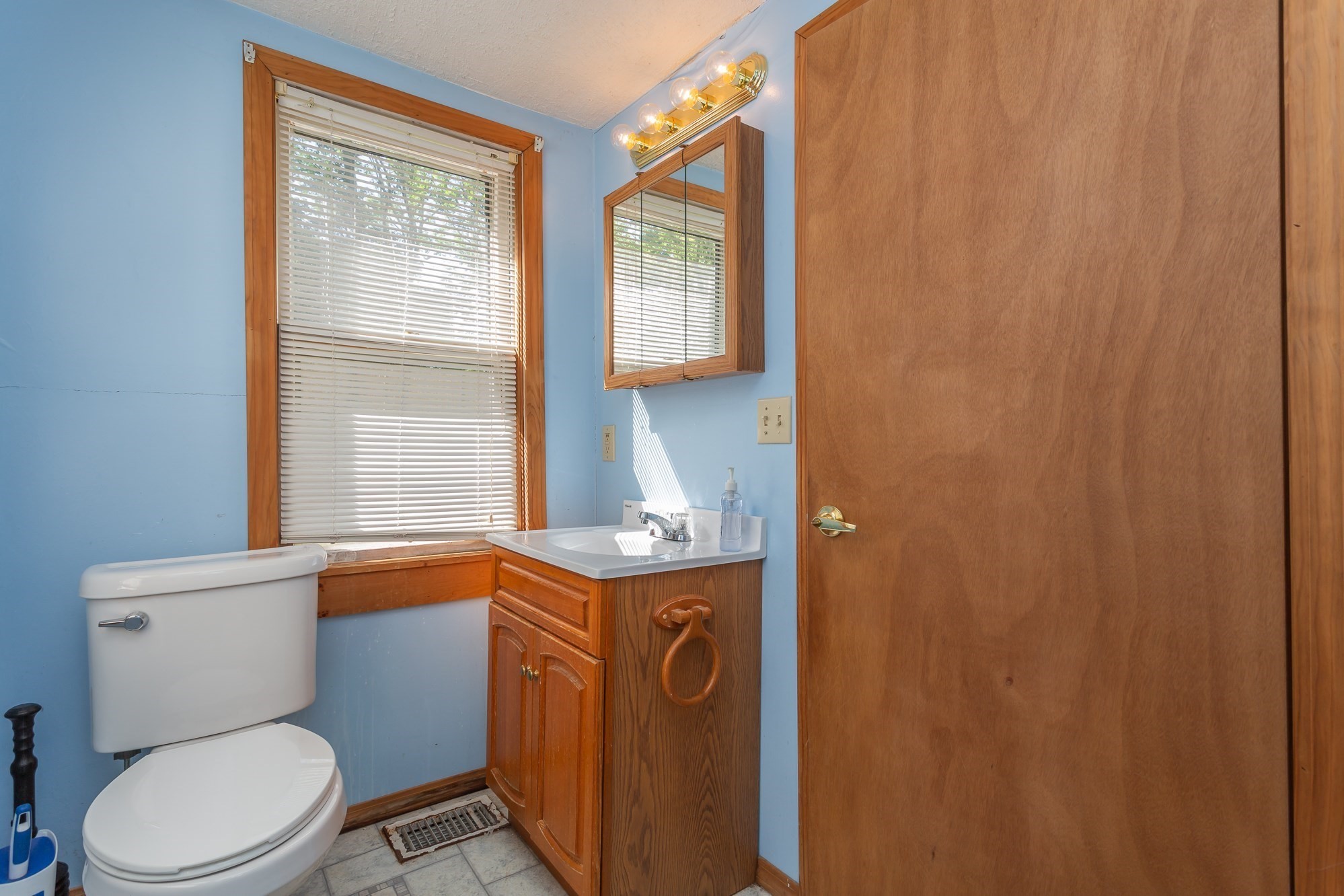 260 King Philip St Property Photo 16
