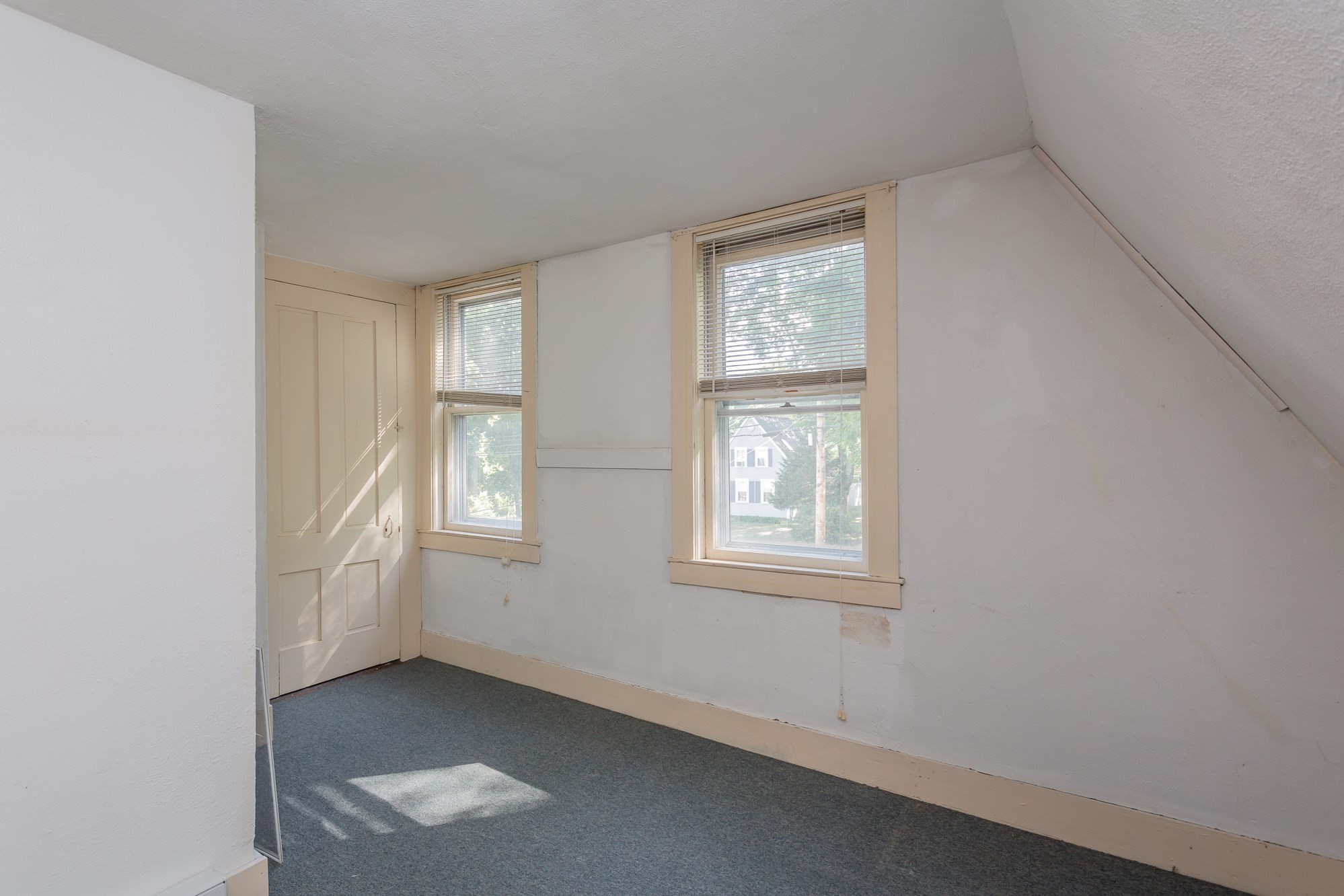 260 King Philip St Property Photo 19