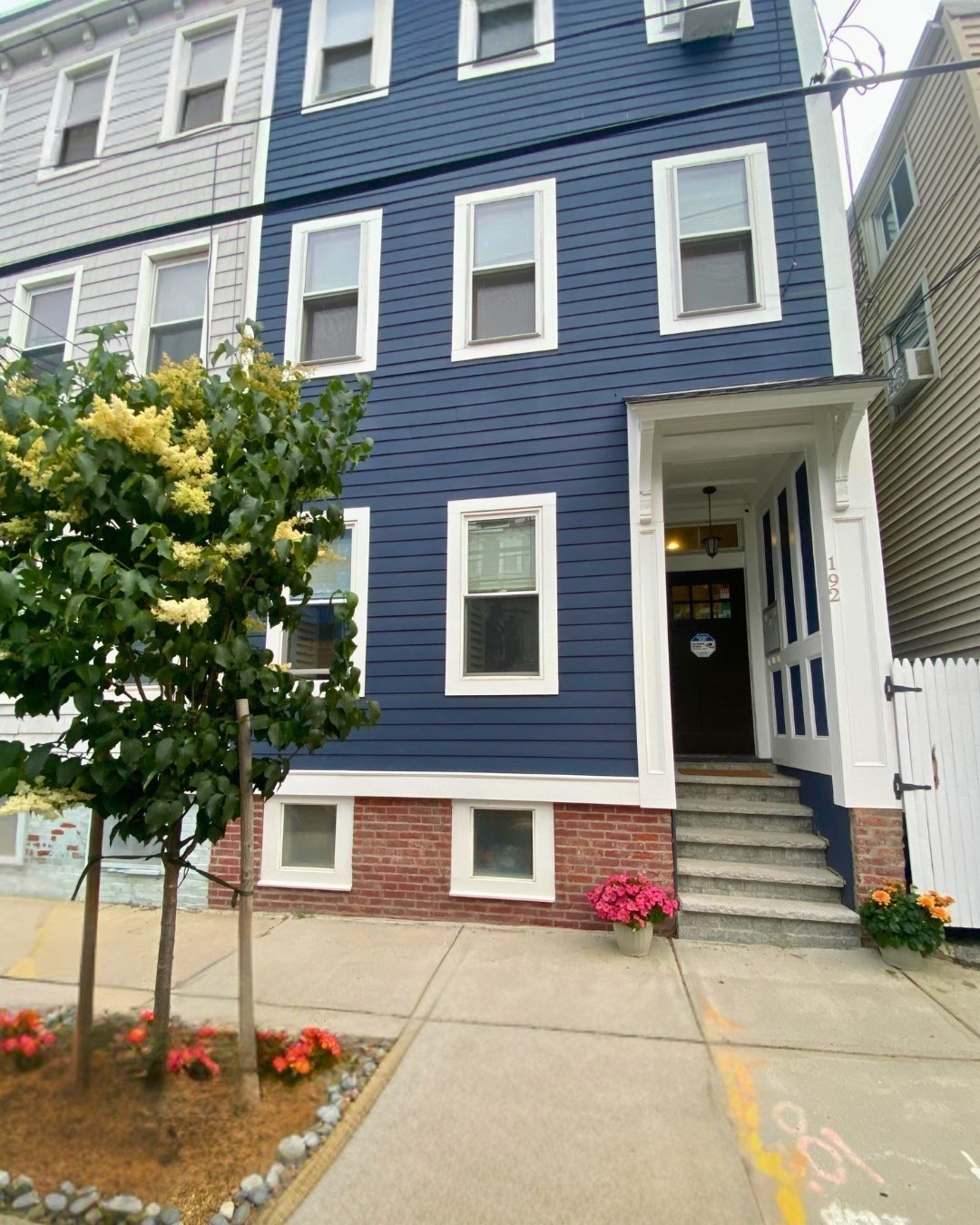 192 W 5th # 2 Property Photo 1