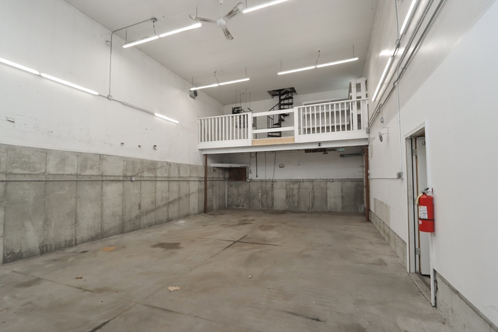 330 Montgomery St Property Photo 4