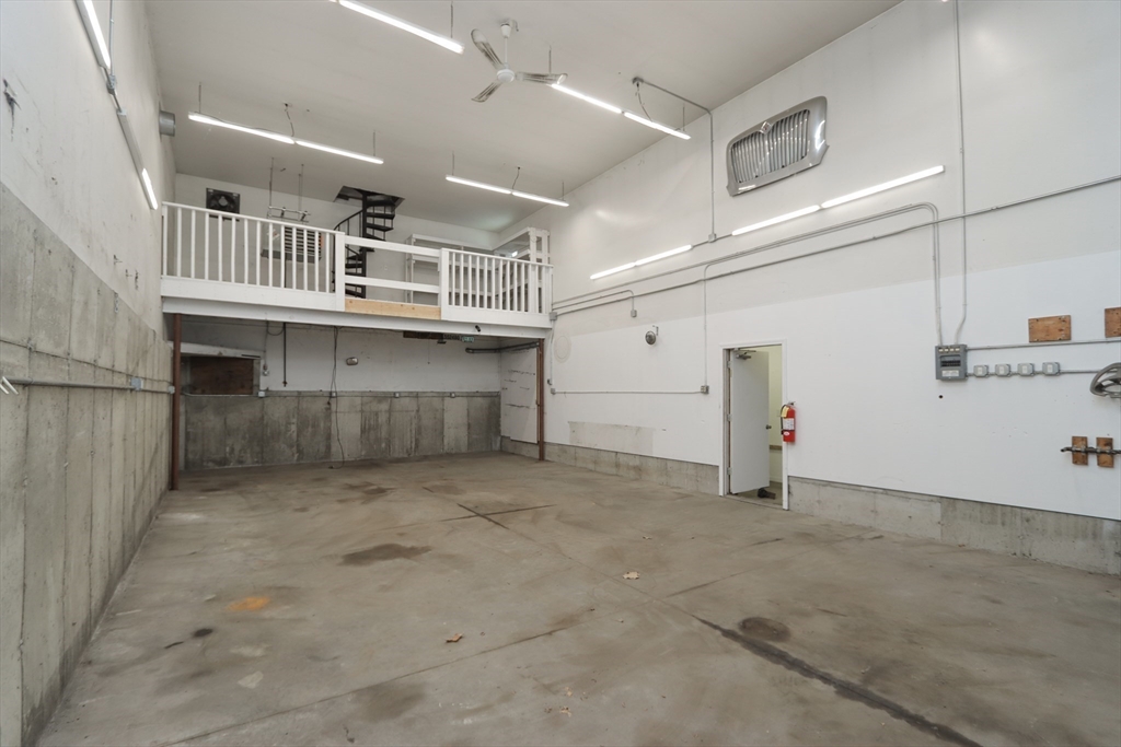 330 Montgomery St Property Photo 5