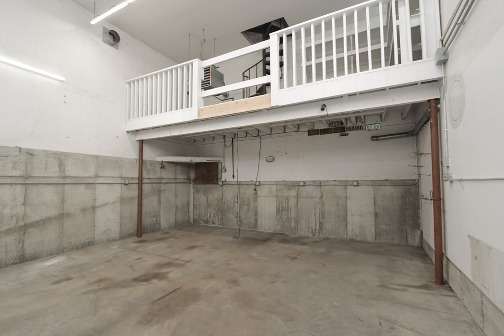 330 Montgomery St Property Photo 6