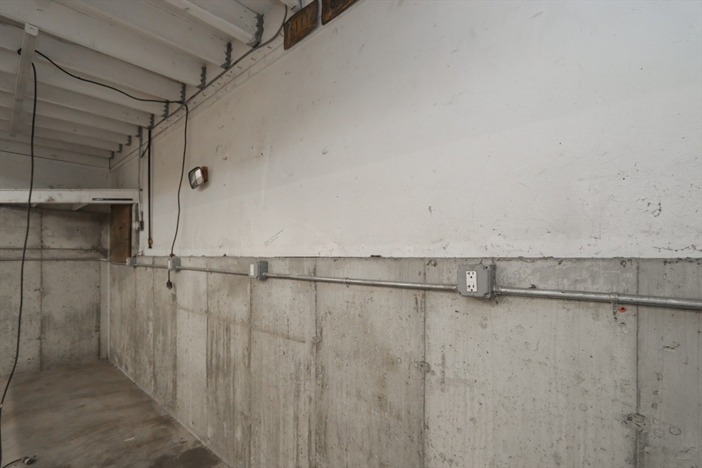 330 Montgomery St Property Photo 7