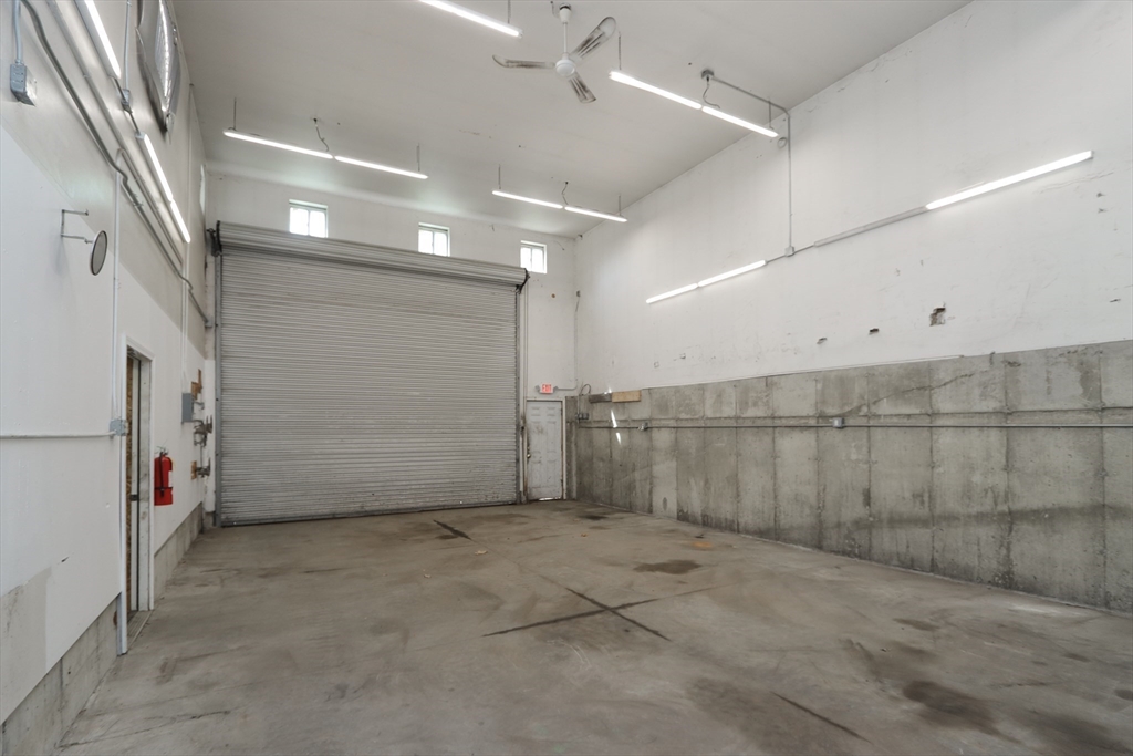 330 Montgomery St Property Photo 8