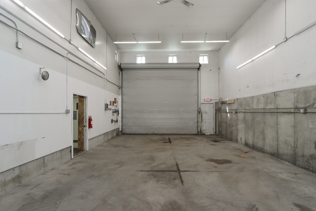 330 Montgomery St Property Photo 9