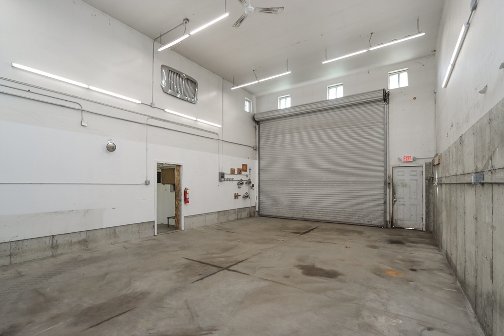 330 Montgomery St Property Photo 10