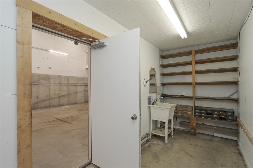 330 Montgomery St Property Photo 12