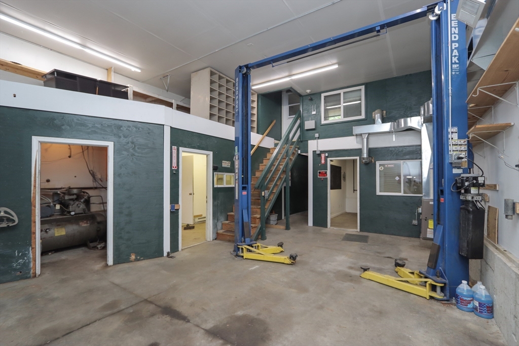 330 Montgomery St Property Photo 14