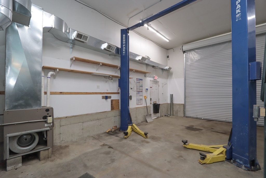 330 Montgomery St Property Photo 17