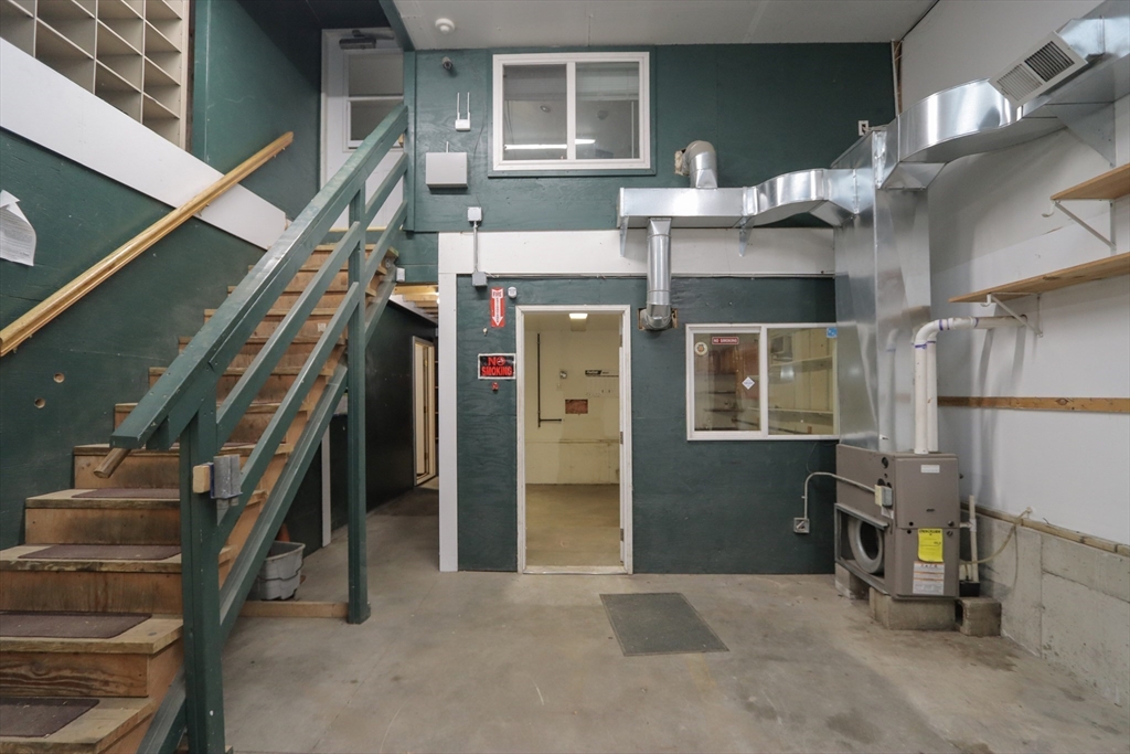 330 Montgomery St Property Photo 18