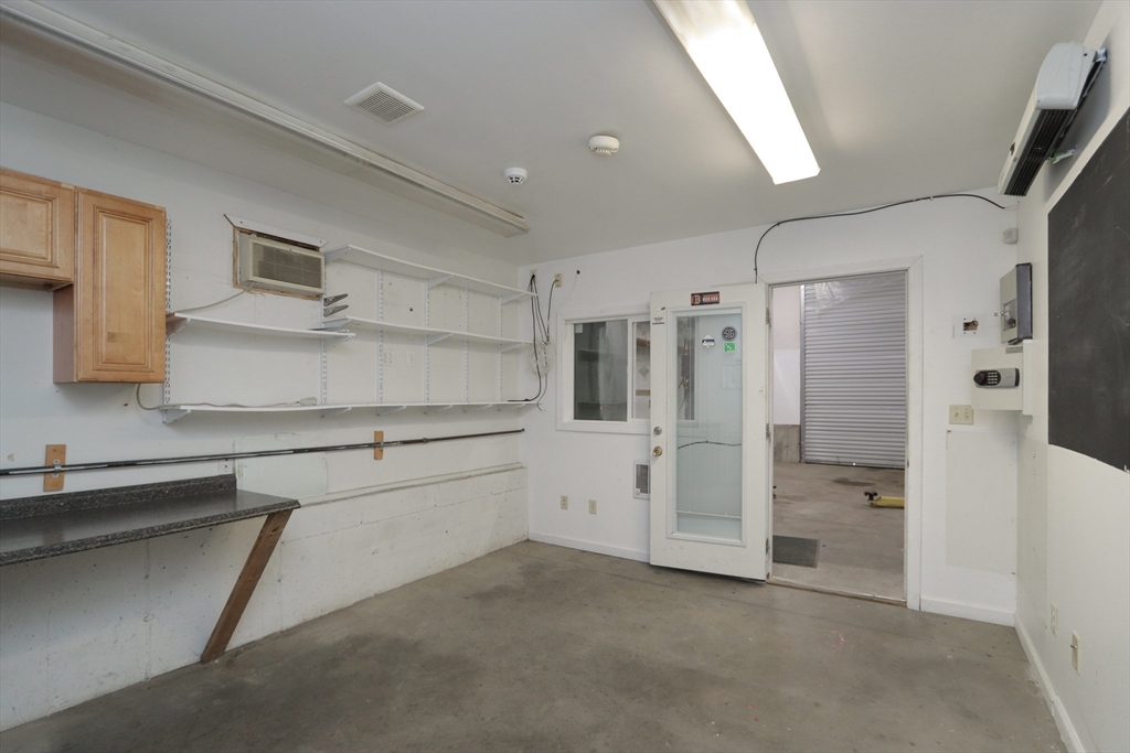 330 Montgomery St Property Photo 19