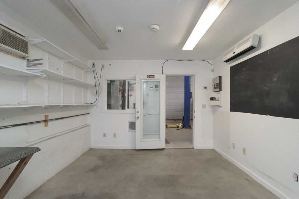 330 Montgomery St Property Photo 20