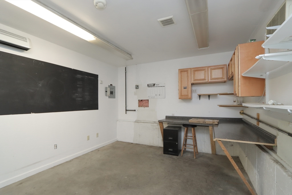 330 Montgomery St Property Photo 22