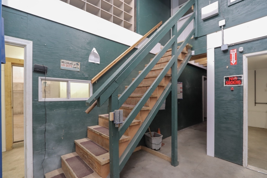 330 Montgomery St Property Photo 23