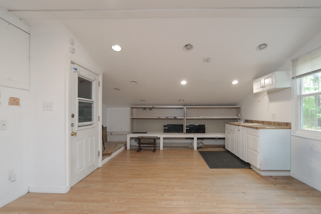 330 Montgomery St Property Photo 24