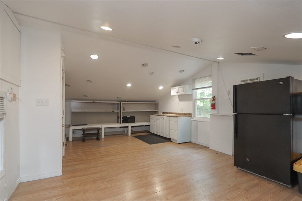 330 Montgomery St Property Photo 25
