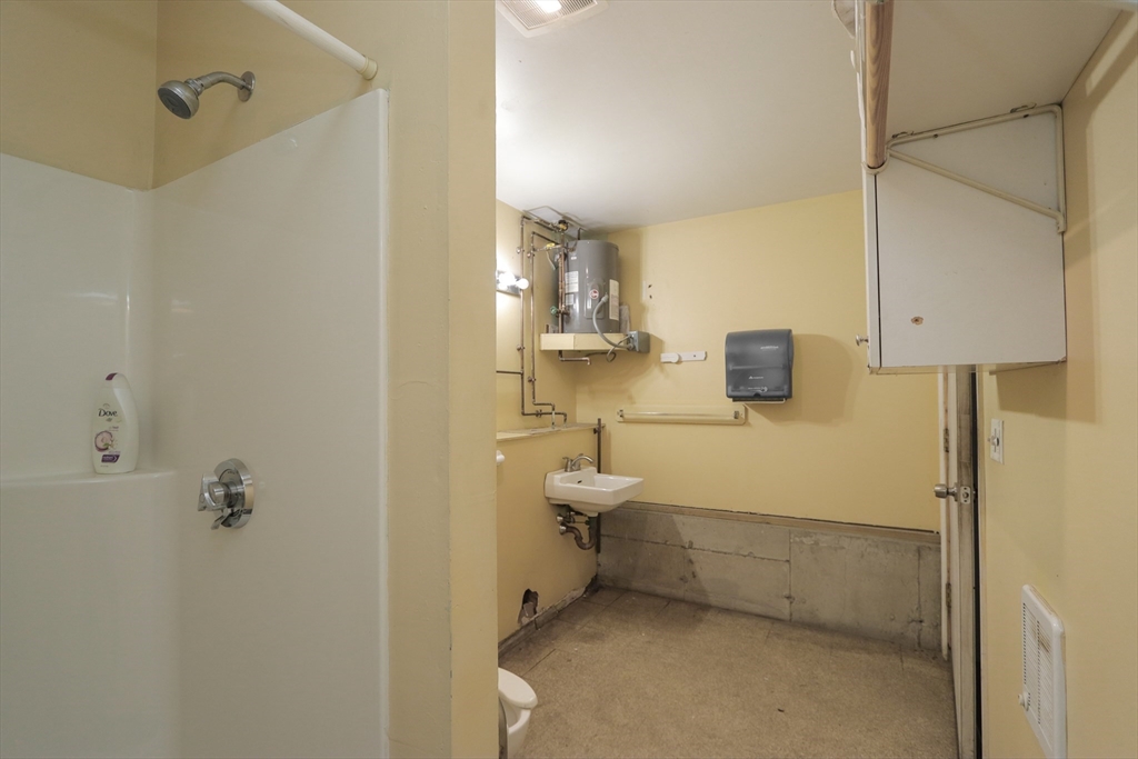 330 Montgomery St Property Photo 29