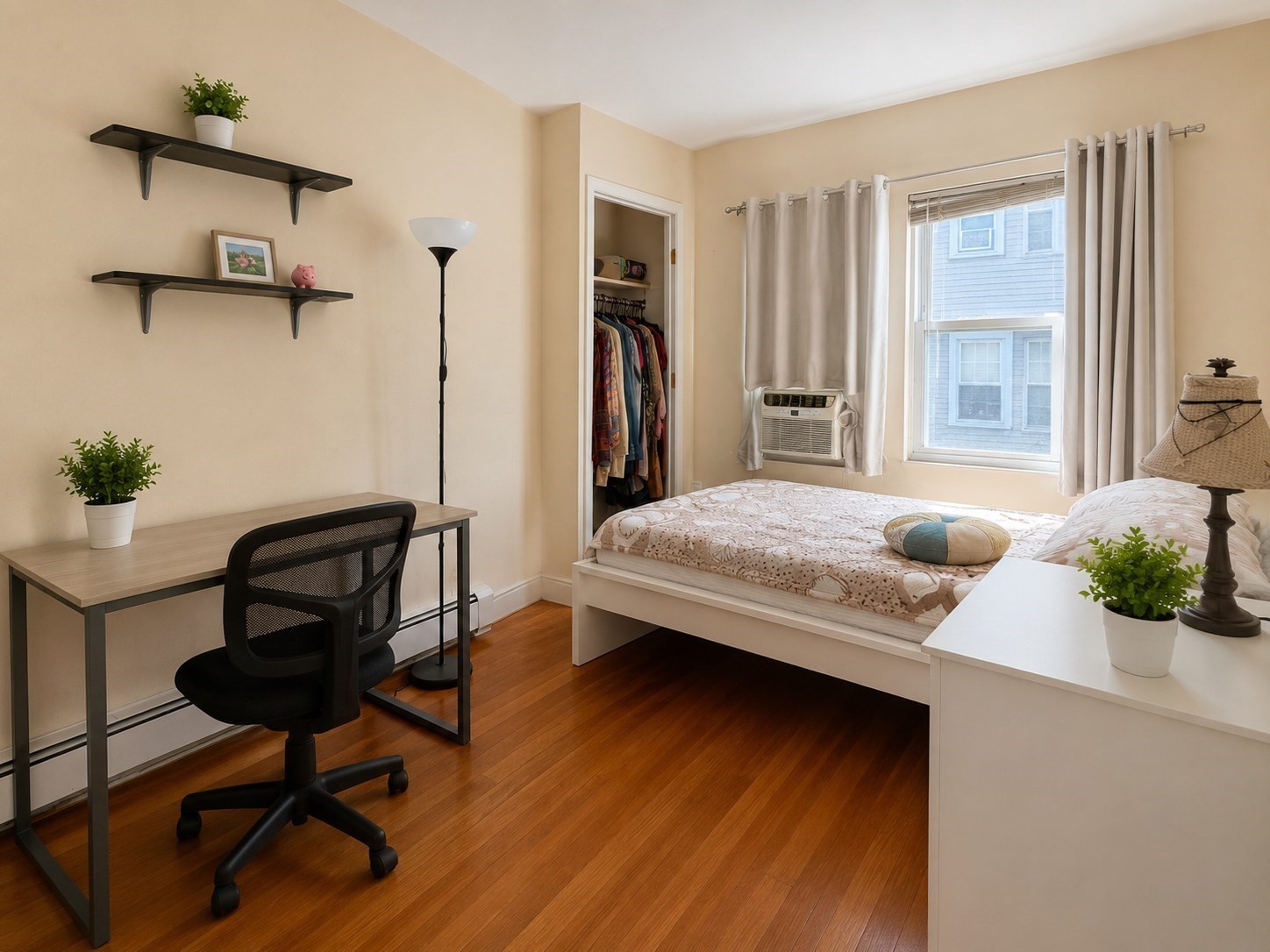 43 Market St # B Property Photo 7