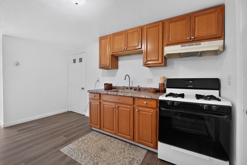 12 Linden St Property Photo 10