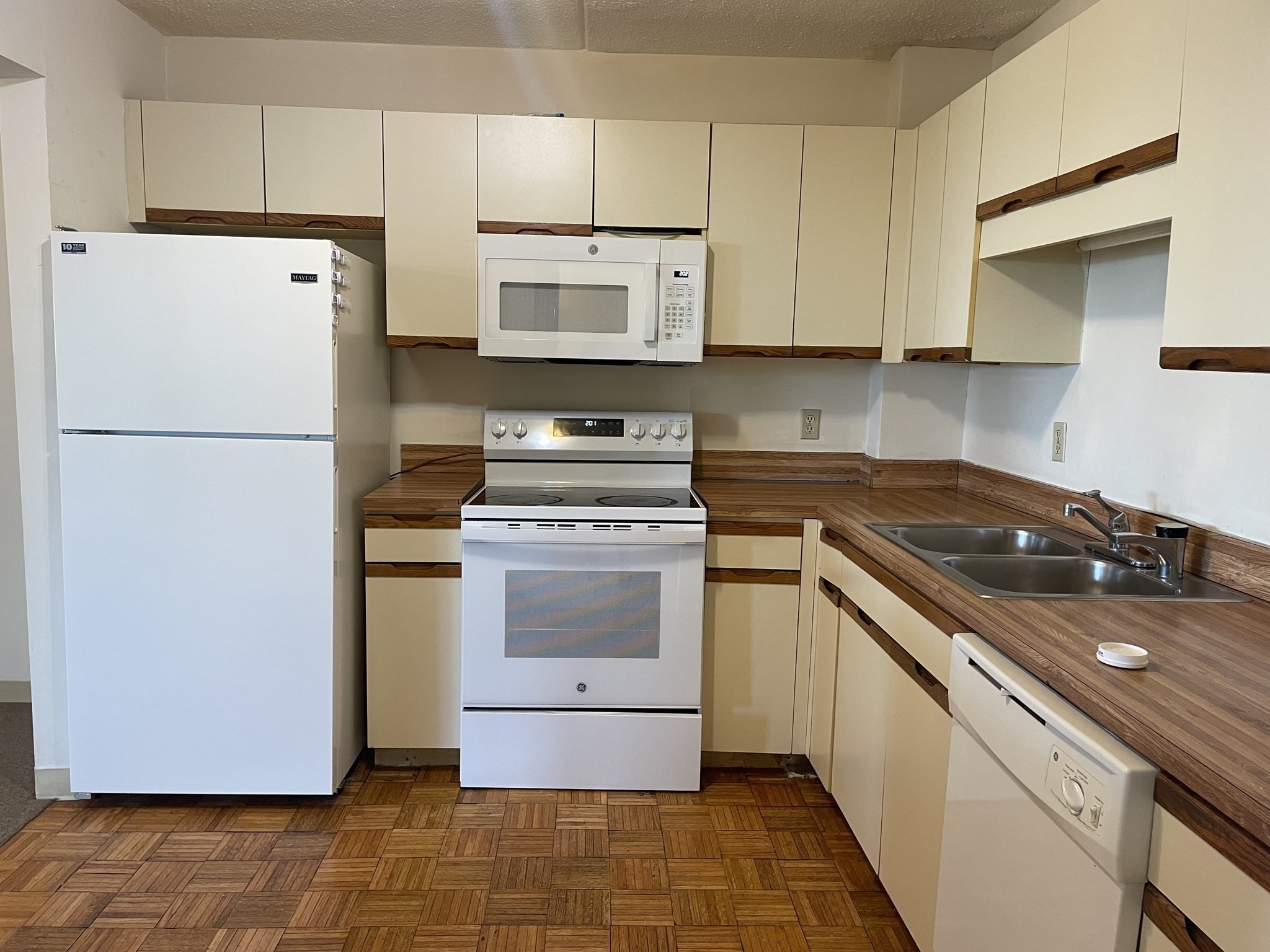100 Cove Way # 402 Property Photo 3