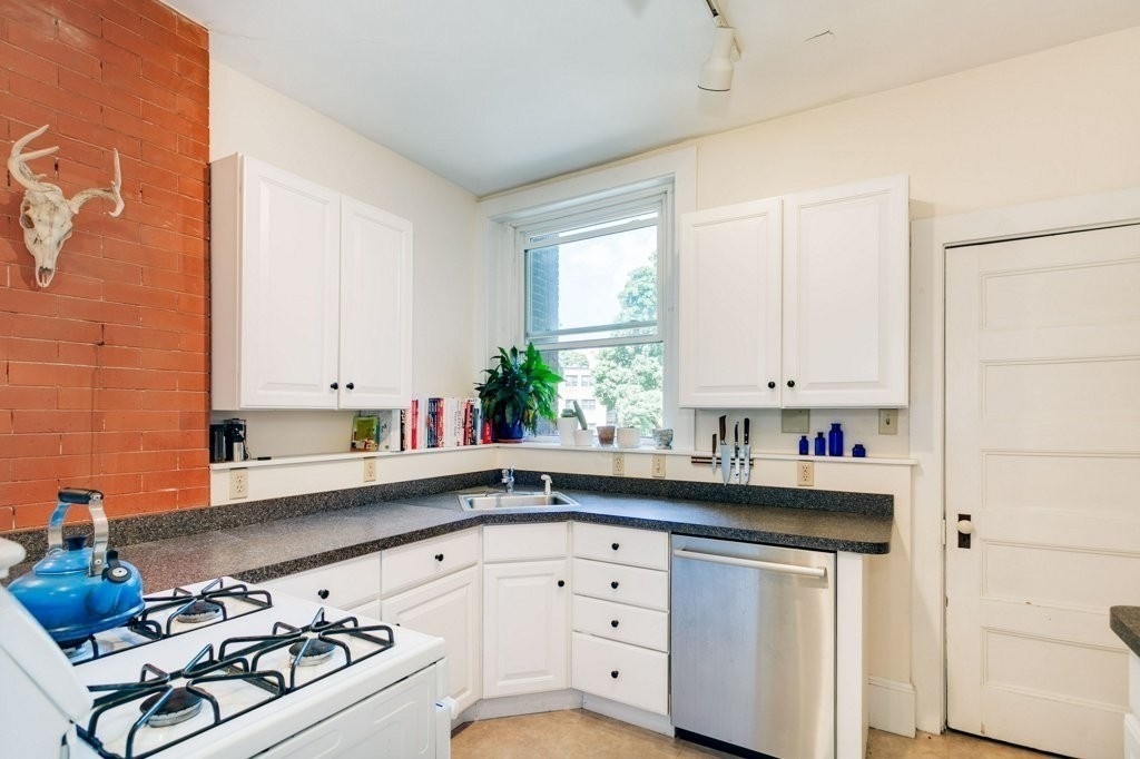 485 Washington St # 3 Property Photo 5