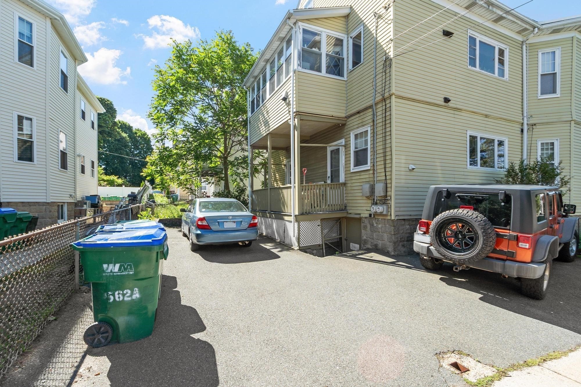 562 Main St Property Photo 2