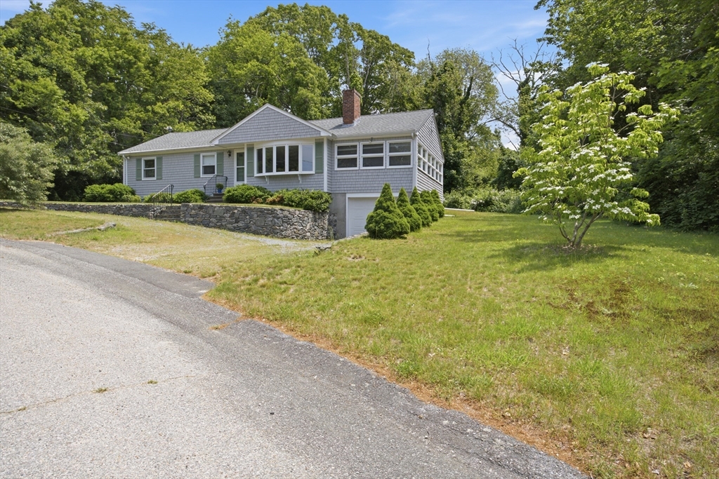 31 Clearwater Dr Property Photo 1