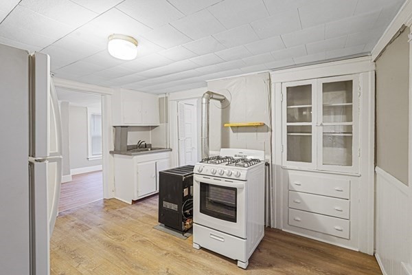 10 Ellsworth Property Photo 8
