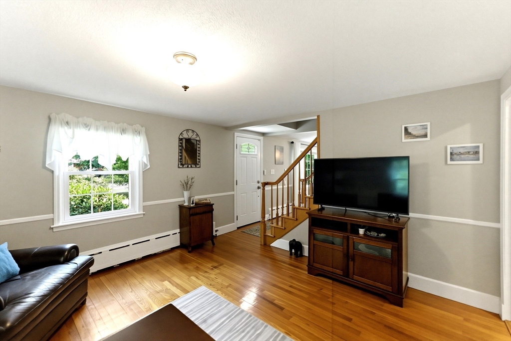 867 Whitman St Property Photo 10