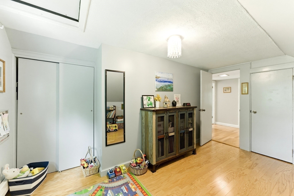 867 Whitman St Property Photo 18