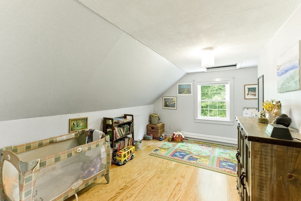 867 Whitman St Property Photo 19