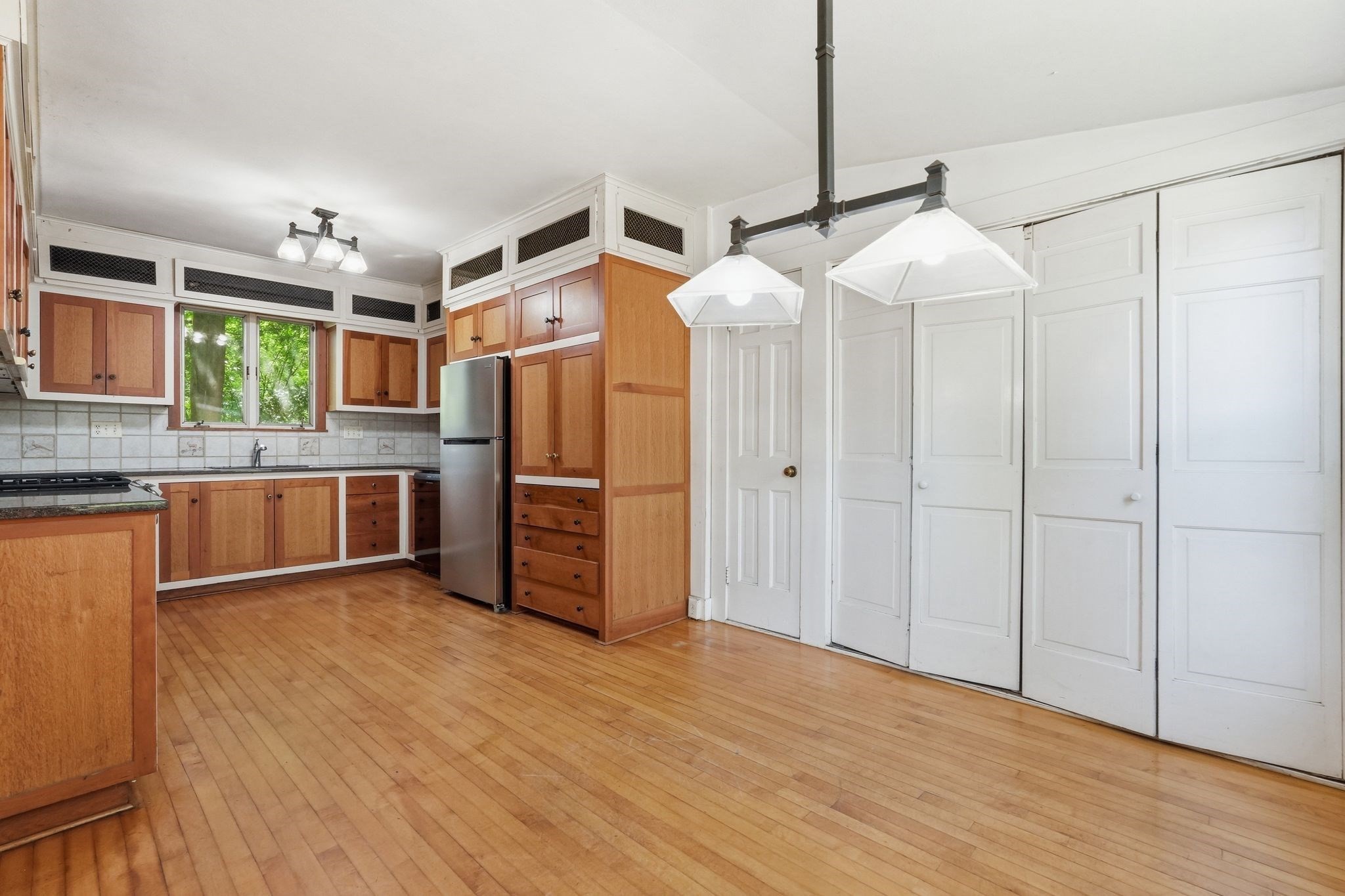 155 Amity St Property Photo 11