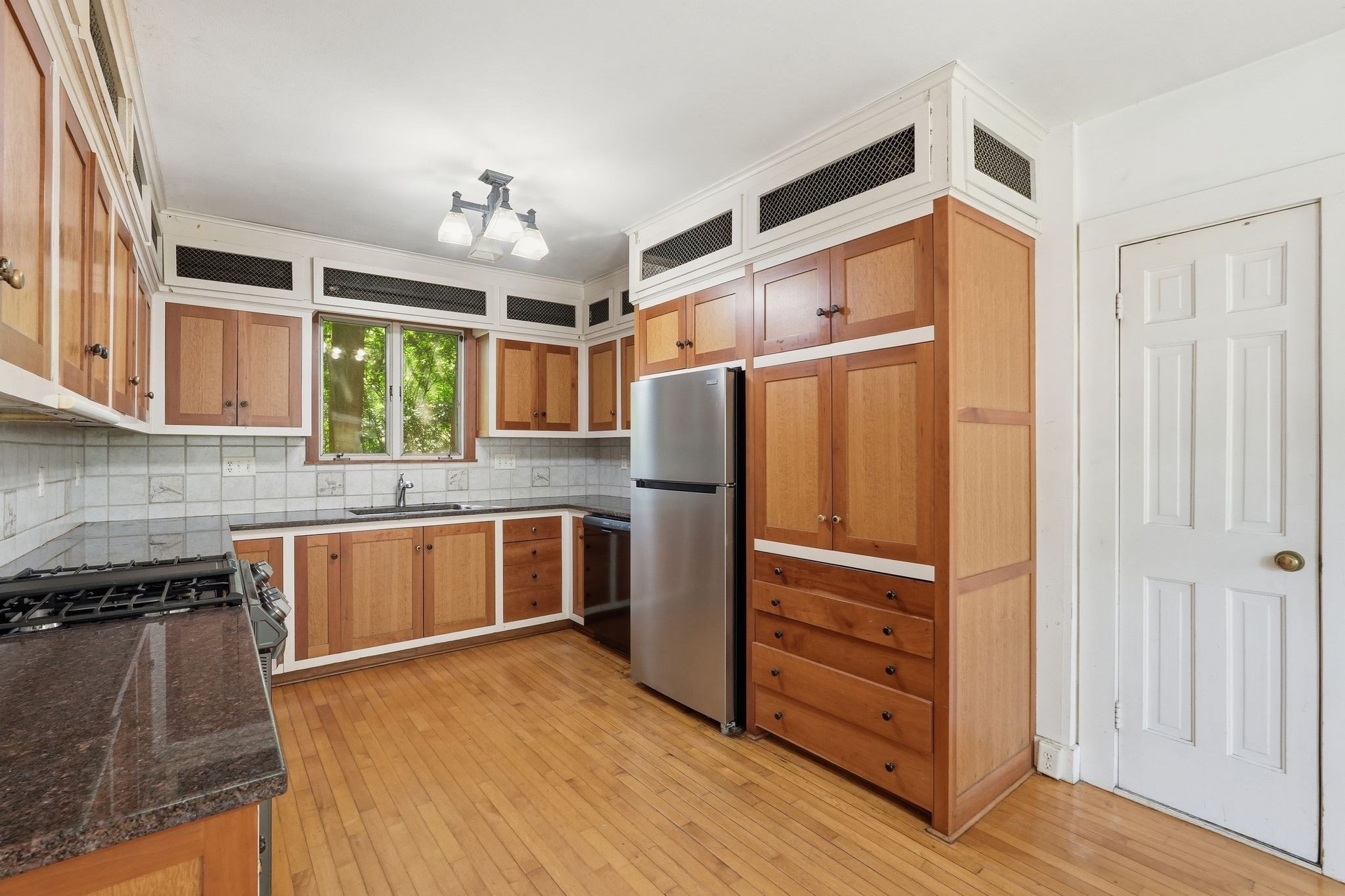 155 Amity St Property Photo 14