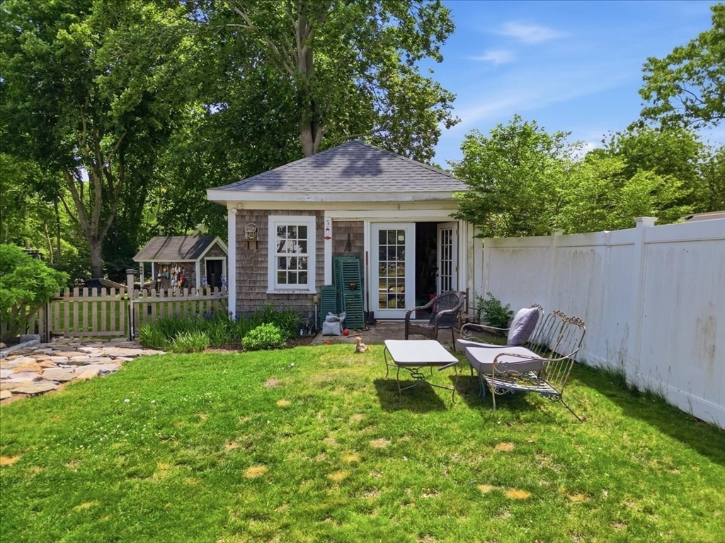802 State Rd Property Photo 11
