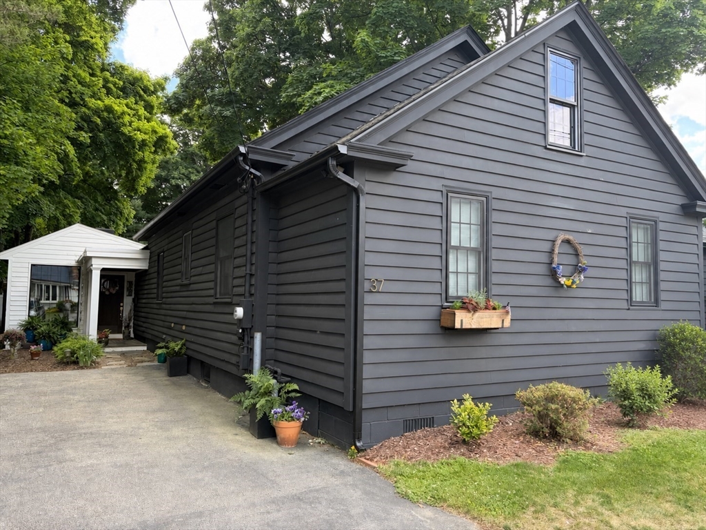 37 Moulton St Property Photo 1
