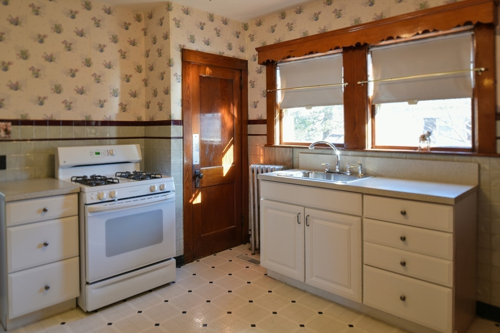 16 Glenwood Ave Property Photo 3